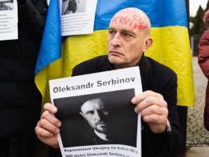 FOTOGALERIE: Ne Rusům na olympiádě! Lidé protestovali před sídlem olympijského výboru