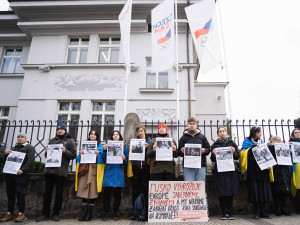 FOTOGALERIE: Ne Rusům na olympiádě! Lidé protestovali před sídlem olympijského výboru