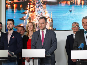 VIDEO: Nové vedení Prahy podepsalo koaliční smlouvu. Primátorem bude Svoboda
