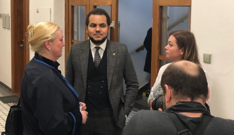 Dominik Feri u soudu