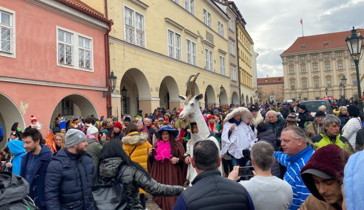 FOTOGALERIE: Masopustní průvod masek na Hradčanech