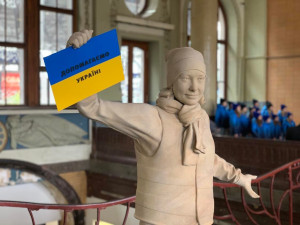 VIDEO: Zástupci Prahy děkovali dobrovolníkům za pomoc Ukrajině. Ti na akci protestovali