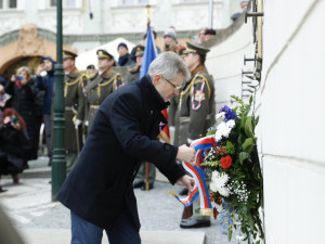Lidé se sešli v Nerudově ulici. Připomněli si pochod studentů na Hrad