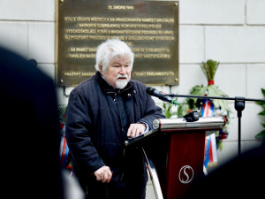 Lidé se sešli v Nerudově ulici. Připomněli si pochod studentů na Hrad
