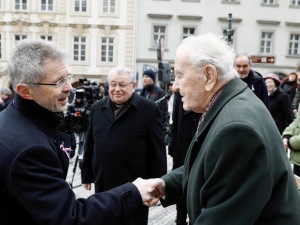 Lidé se sešli v Nerudově ulici. Připomněli si pochod studentů na Hrad