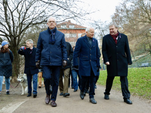 Lidé se sešli v Nerudově ulici. Připomněli si pochod studentů na Hrad