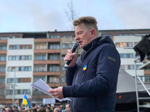 VIDEO: Na Letné se sešly stovky lidí na podporu Ukrajiny