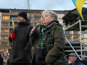 VIDEO: Na Letné se sešly stovky lidí na podporu Ukrajiny