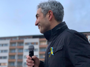 VIDEO: Na Letné se sešly stovky lidí na podporu Ukrajiny