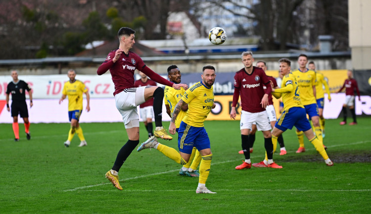 Sparta vedla ve Zlíně už 3:0, přesto se o výhru strachovala do posledních chvil