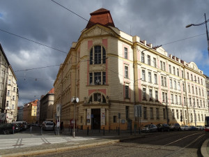 Praha 7 plánuje opravit školy a bytovku. Chce po magistrátu třicet milionů