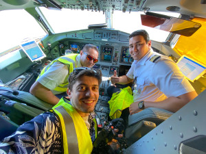 S posádkou letadla Fiji Airlines.