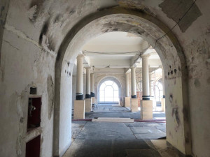 VIDEO: Průmyslový palác má za sebou první rok oprav. Zásahy z 50. let rekonstrukci komplikují