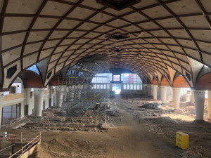 VIDEO: Průmyslový palác má za sebou první rok oprav. Zásahy z 50. let rekonstrukci komplikují