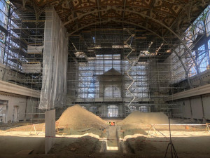 VIDEO: Průmyslový palác má za sebou první rok oprav. Zásahy z 50. let rekonstrukci komplikují