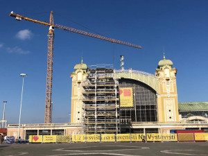 VIDEO: Průmyslový palác má za sebou první rok oprav. Zásahy z 50. let rekonstrukci komplikují