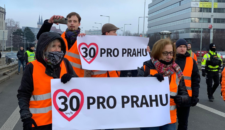 ANKETA: Má v Praze platit maximální povolená rychlost třicet kilometrů v hodině?