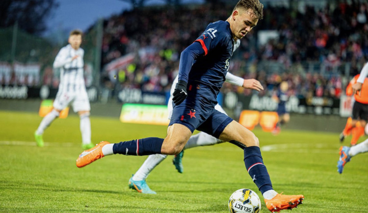 Fotbalisté Slavie překvapivě prohráli v Českých Budějovicích a vedou ligu o bod