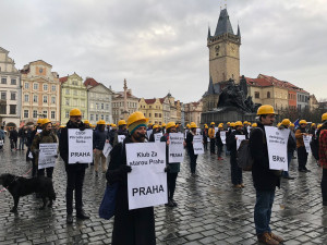 VIDEO: V centru Prahy protestovaly proti novele stavebního zákona desítky lidí
