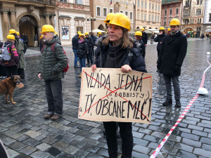 VIDEO: V centru Prahy protestovaly proti novele stavební zákona desítky lidí