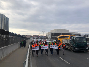 VIDEO: Aktivisté opět blokovali dopravu, tentokrát na Nuselském mostě