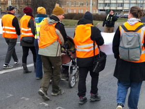 VIDEO: Aktivisté opět blokovali dopravu, tentokrát na Nuselském mostě