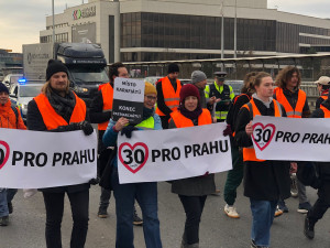 VIDEO: Aktivisté opět blokovali dopravu, tentokrát na Nuselském mostě