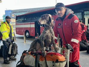 Musíte vypustit z hlavy, že nemůžete pomoci každému. Psovodi městské policie Praha zažili v Turecku nejtěžší zásah v životě