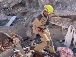 Musíte vypustit z hlavy, že nemůžete pomoci každému. Psovodi městské policie Praha zažili v Turecku nejtěžší zásah v životě