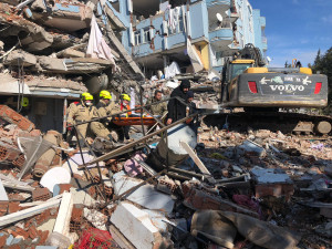 Musíte vypustit z hlavy, že nemůžete pomoci každému. Psovodi městské policie Praha zažili v Turecku nejtěžší zásah v životě