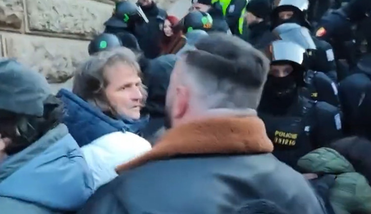 Pražská VŠE se distancovala od vystupování děkana Ševčíka na demonstraci