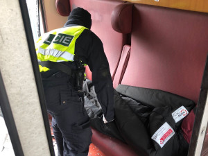 Policisté mohou jezdit vlaky Českých drah levněji, firma za to očekává jejich pomoc