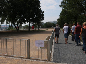Děti v parku Dlážděnka se hřiště jen tak nedočkají. Výstavbu brzdí žaloba
