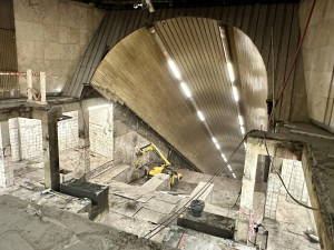 U metra Jiřího z Poděbrad už nebudou přístřešky. Dopravnímu podniku to prodraží údržbu o milion