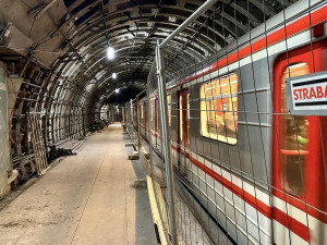 U metra Jiřího z Poděbrad už nebudou přístřešky. Dopravnímu podniku to prodraží údržbu o milion