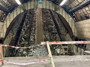 U metra Jiřího z Poděbrad už nebudou přístřešky. Dopravnímu podniku to prodraží údržbu o milion