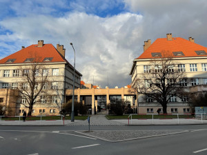 Praha 6 bude kontrolovat trvalé bydliště žáků, chce tak zastavit spádovou turistiku