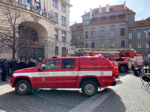 VIDEO: Pražští hasiči si připomínají významné výročí. Vyrazili na spanilou jízdu městem