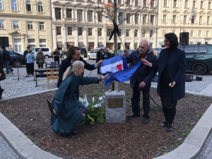 V Praze vysadili nový strom Olgy Havlové, připomíná oběti násilí na postižených