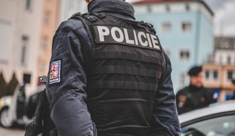 Vězeň nechtěl k odvolacímu soudu v Praze, nahlásil tam bombu