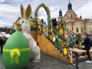 Velikonoční trhy začnou v Praze v sobotu. Nabídnou největšího zajíce, kulturní program zase české tradice