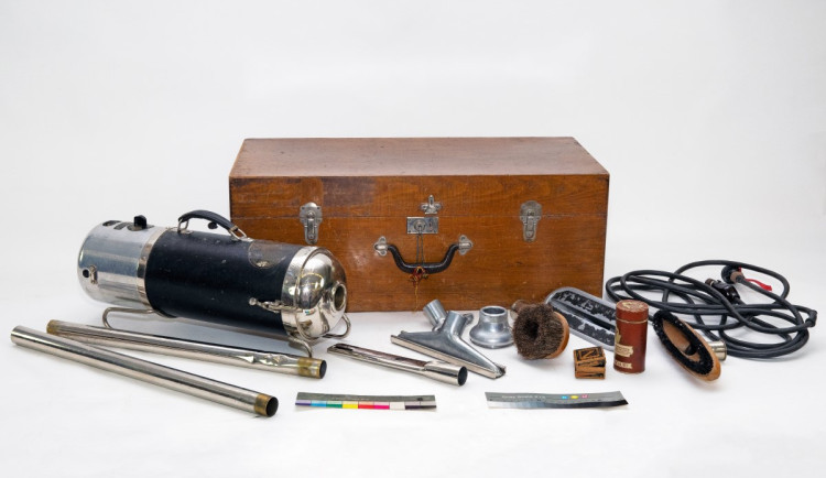 Vysavač Elektrostar z roku 1931.