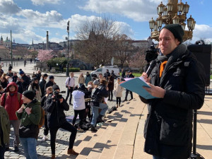 VIDEO: Vysokoškolští učitelé humanitních oborů vyšli do ulic za vyšší platy