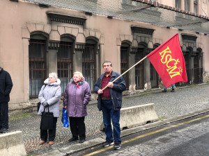VIDEO: Odboráři protestují proti reformě důchodů před úřadem vlády, ta ale zasedá v Jeseníku