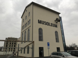 FOTOGALERIE: David Černý v areálu smíchovského lihovaru vystaví svá díla