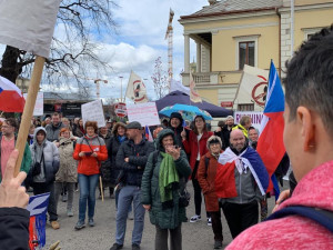 VIDEO: „Chcimíři“ táhnou Prahou. Chceme nenávist prostě nějak zlikvidovat, vyzývají
