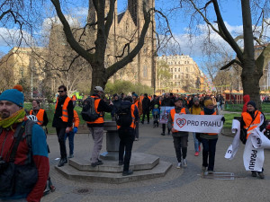VIDEO: Aktivisté už poosmé blokují provoz v Praze. Stále usilují o zavedení třicítky v Praze