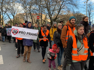 VIDEO: Aktivisté už poosmé blokovali provoz v Praze. Stále usilují o zavedení třicítky v Praze