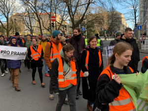 VIDEO: Aktivisté už poosmé blokují provoz v Praze. Stále usilují o zavedení třicítky v Praze