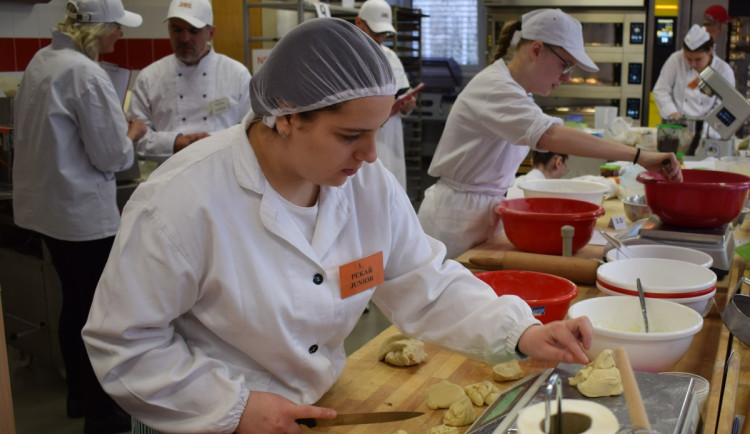 Mladí pekaři se utkali v Kladně. Vítězná trofej putuje do Brna